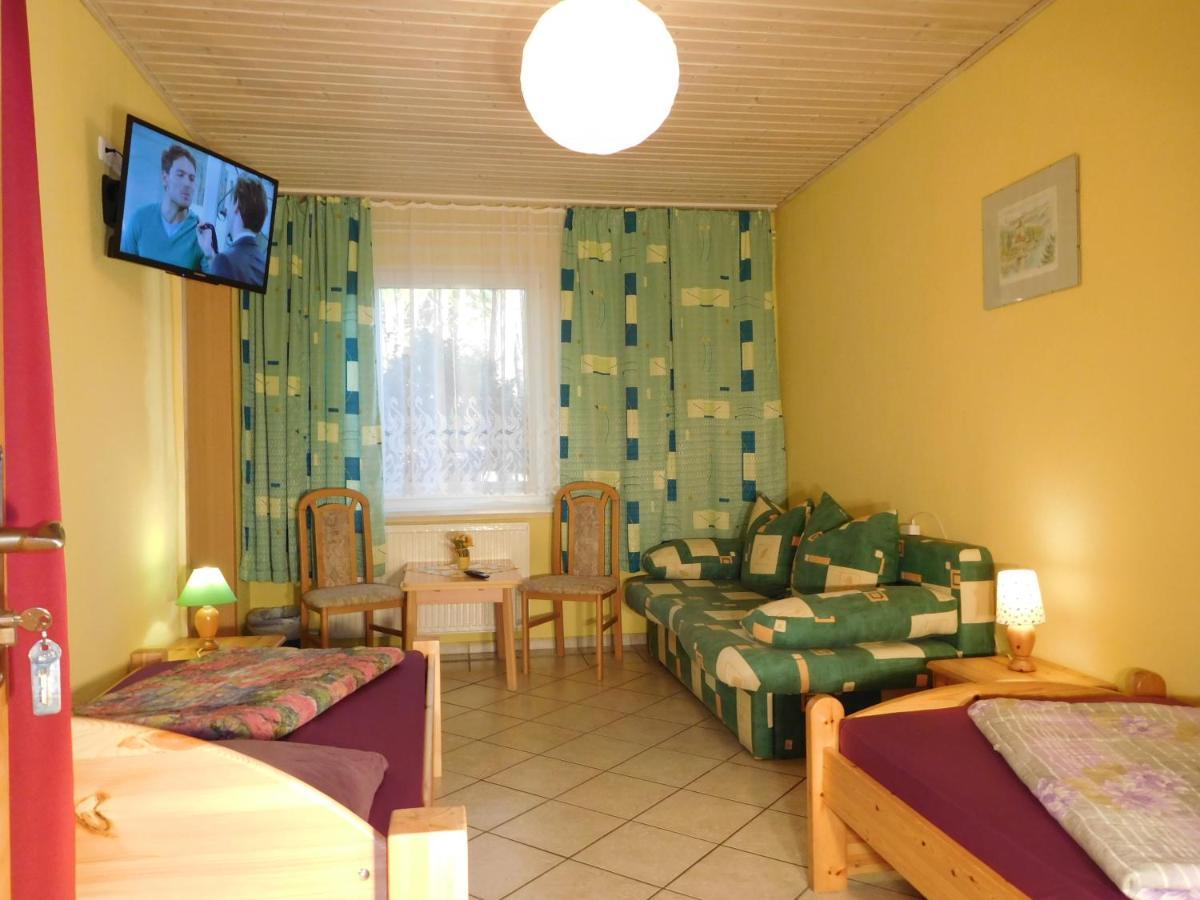 Hostel Waldhaus Am Ferienpark Mirow -Zimmer Du Wc Exteriér fotografie