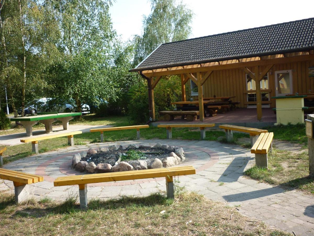 Hostel Waldhaus Am Ferienpark Mirow -Zimmer Du Wc Exteriér fotografie