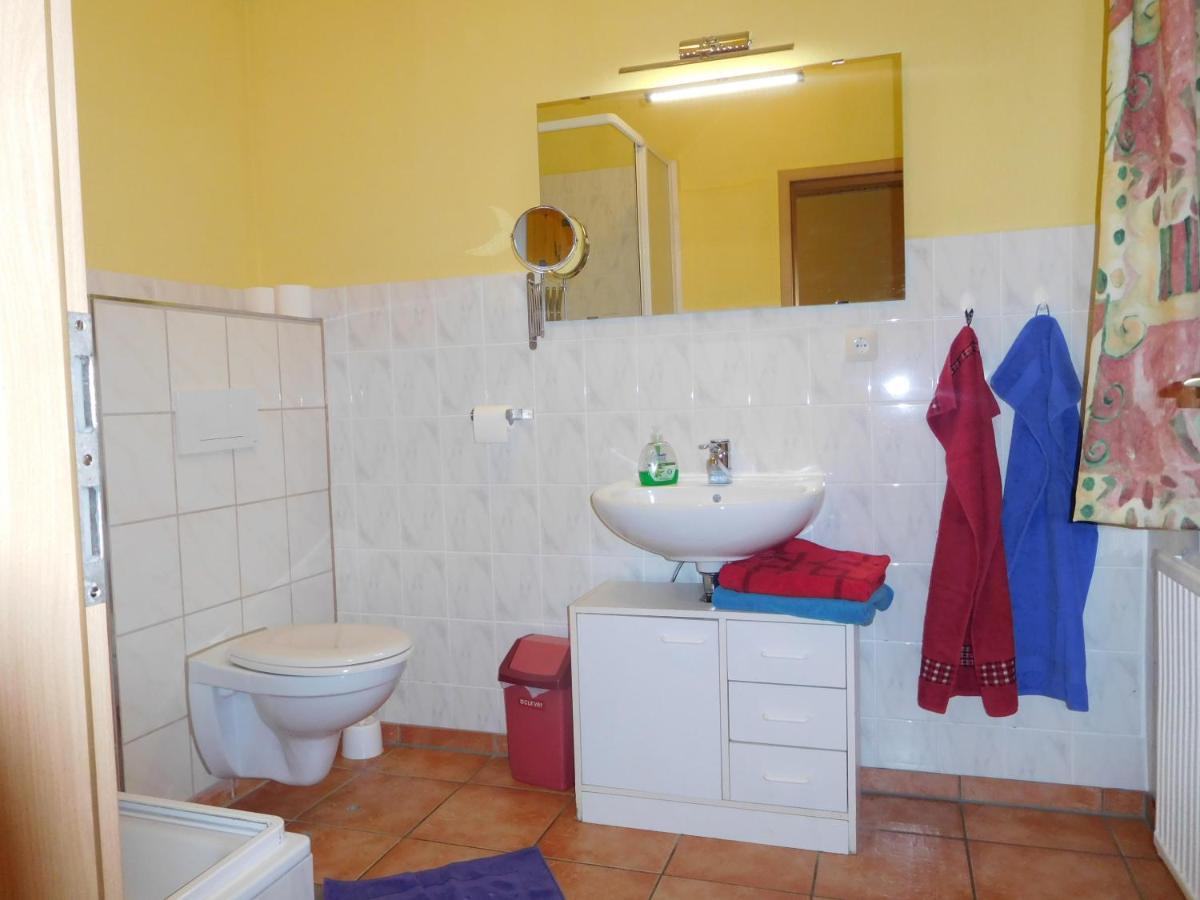 Hostel Waldhaus Am Ferienpark Mirow -Zimmer Du Wc Exteriér fotografie