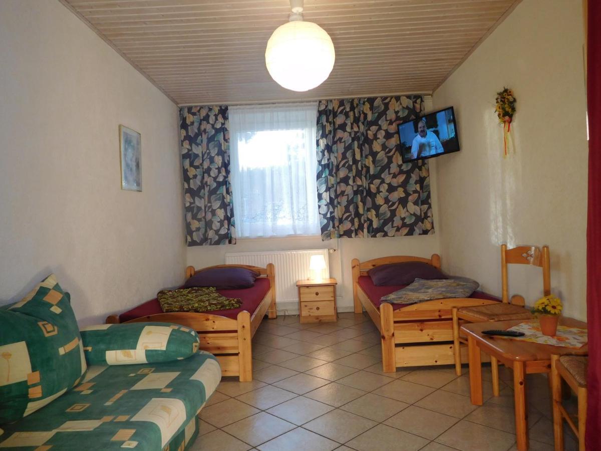 Hostel Waldhaus Am Ferienpark Mirow -Zimmer Du Wc Exteriér fotografie